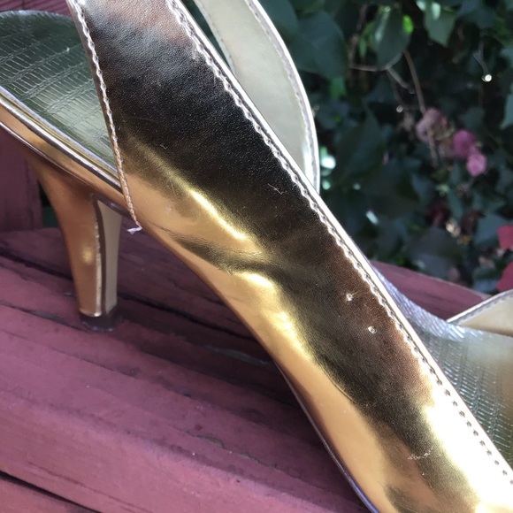 Gold High Heels Shoe - Picture 6 of 9